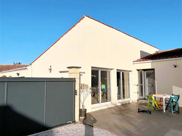 House with terrace — photo 4