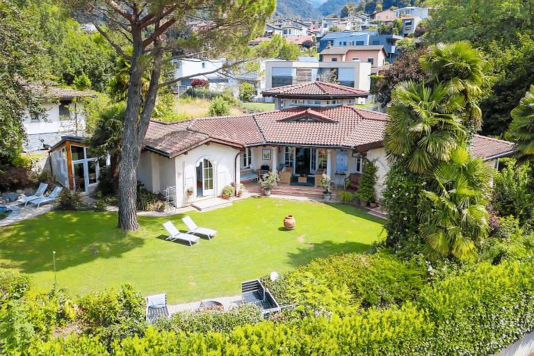Family-friendly luxury rental with patio, yard & barbeque | Mountain view | Perfect for remote work | Pets are welcome — photo 2