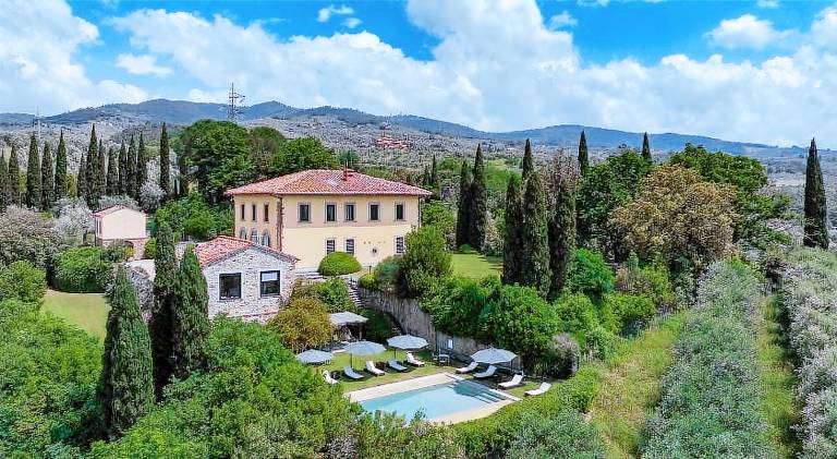 Villa with pool & hot tub | Pets allowed in Vinci