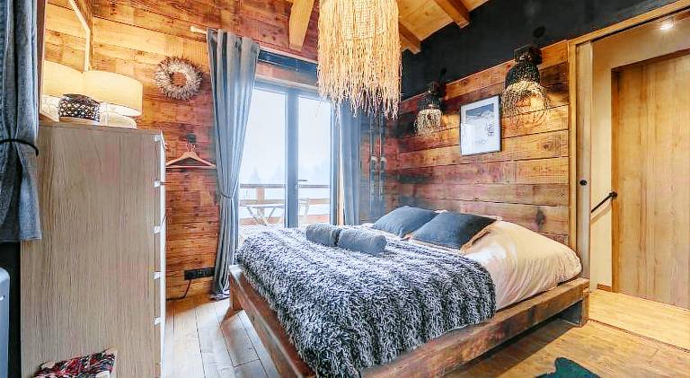 Chalet with garden, patio & jacuzzi — photo 2