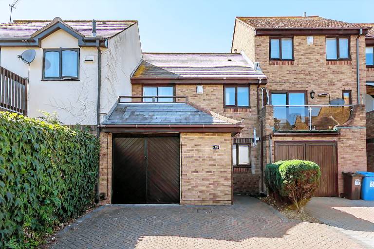 House  Sandbanks