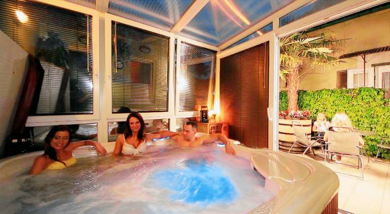 Napraforgo Wellness Haz es Panzio — photo 4