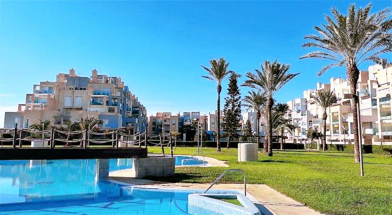 Apartment with pool in Roquetas de Mar
