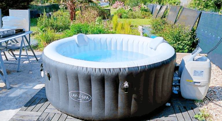 House with jacuzzi | Pet-friendly — photo 4