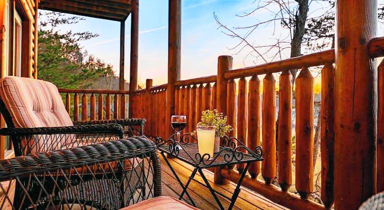 House with pool & hot tub | Pets are welcome — photo 3