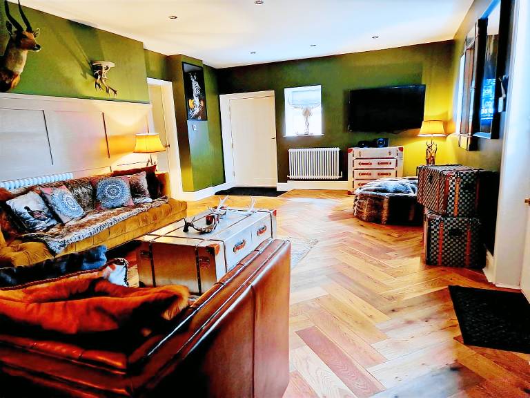 8 Coach House