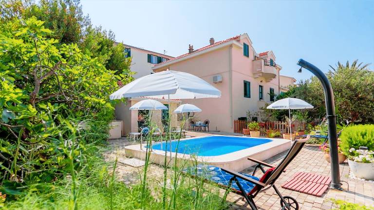 Villa with private pool, yard & barbecue in Tucepi