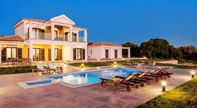 Vila Makris Gialos Beach