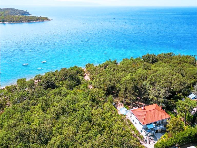 Holiday apartment with terrace in Omisalj