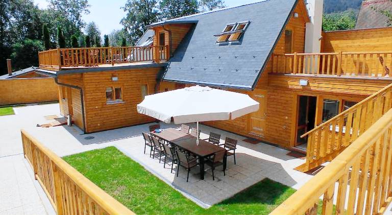 Lovely serviced apartment with patio, barbecue & pool | Dogs allowed in Olomouc