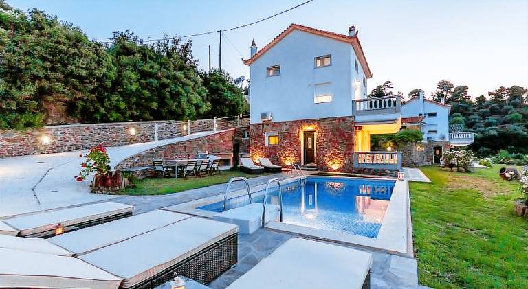 Holiday apartment with pool, patio & garden in Skopelos