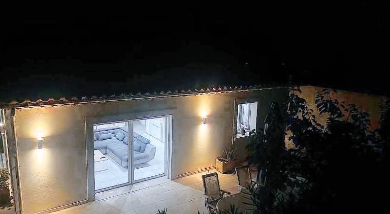 Holiday apartment with terrace, barbeque & yard — photo 4