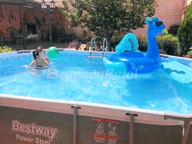Cottage with pool, BBQ & yard | Garden view — photo 2