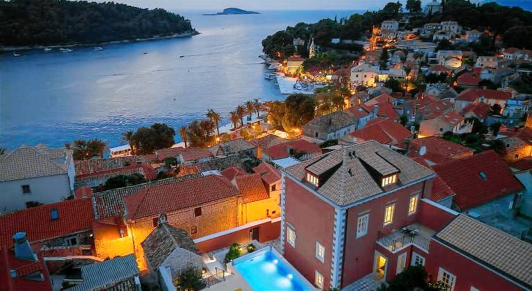 Lovely rental apartment with patio, private pool & yard | Suitable for remote work | Pets allowed in Konavle