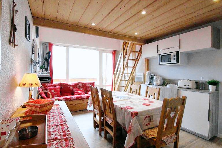 250m from shops, 5th floor, balcony, tv, 40m², Alpe d'Huez in Huez