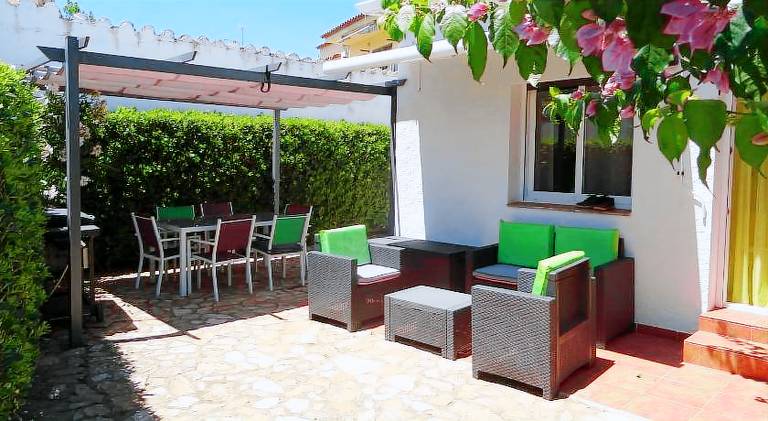 House with 3 rooms for 6 persons in L'Escala