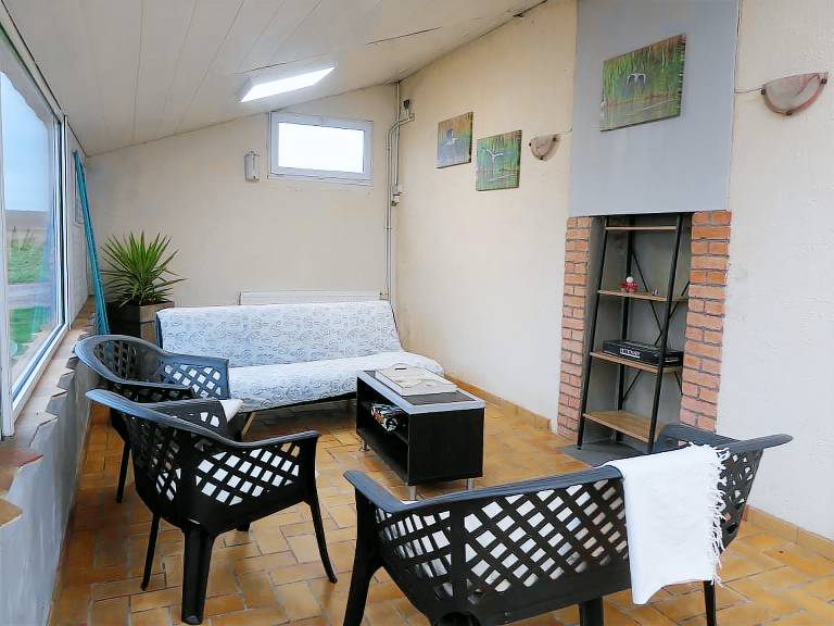 Charming Farmhouse Near Woods & Canal - Ideal for Families, Sleeps 9 — photo 3