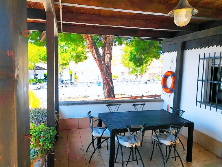 Apartment with garden & terrace — photo 4