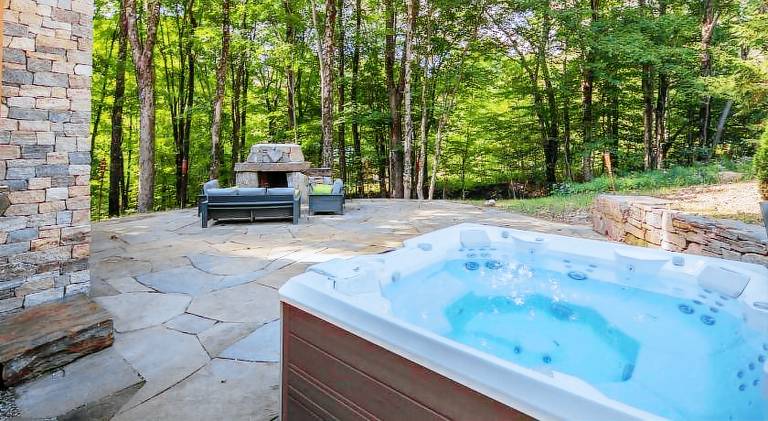 House with hot tub | Pets allowed — photo 4