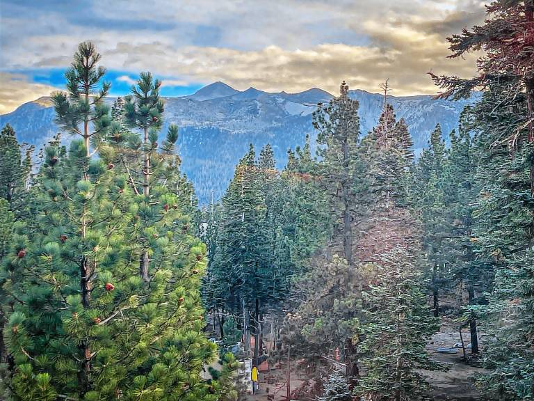 Family-friendly condo with grill, hot tub & heated pool | Mountain view | Next to the ski | Pet-friendly — photo 4