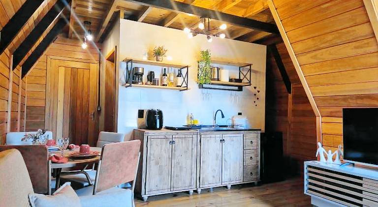 Lodge with yard | Pet-friendly — photo 4
