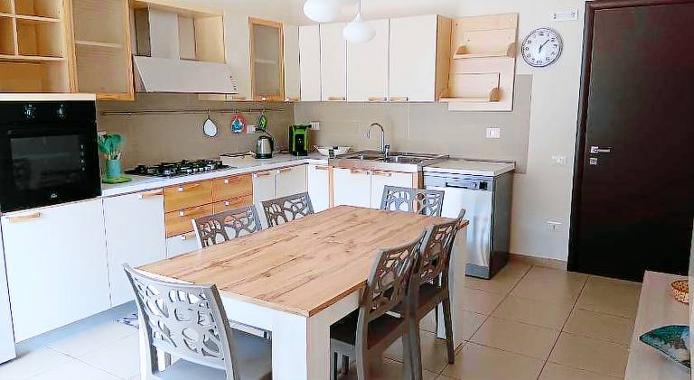 Serviced apartment with garden — photo 3