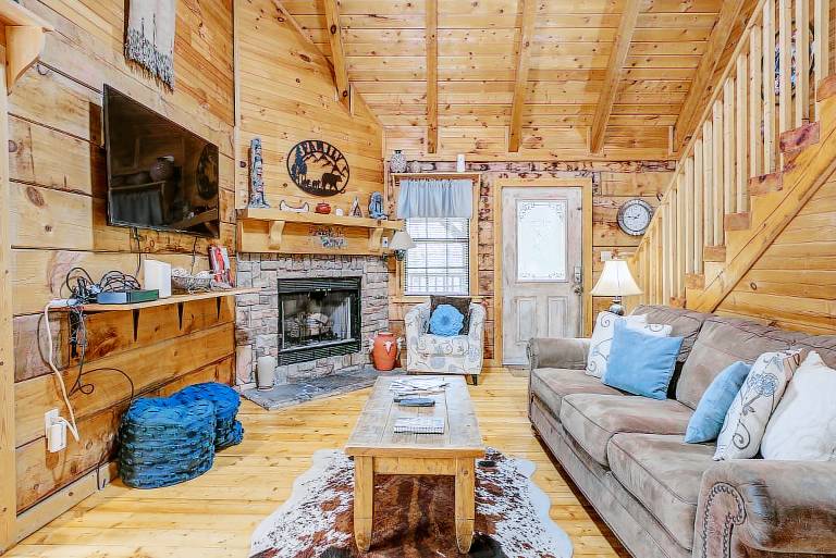 Secluded Sevierville Cabin w/ Hot Tub! — photo 4