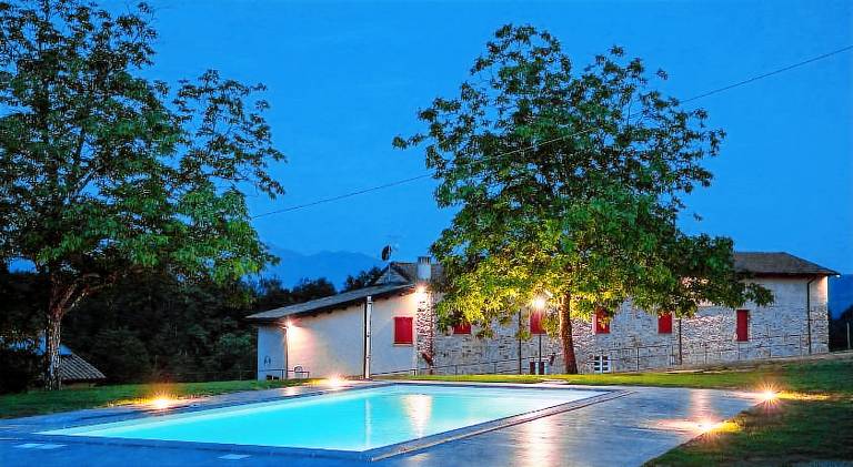 Holiday apartment with yard, pool & patio | Pets allowed — photo 2