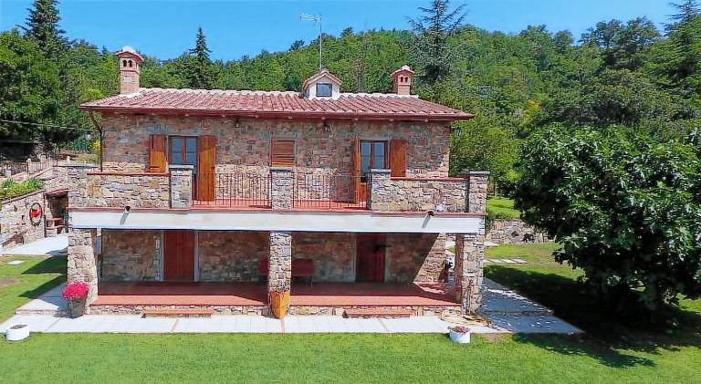 Pleasant vacation home with hot tub | Pet-friendly in Capolona