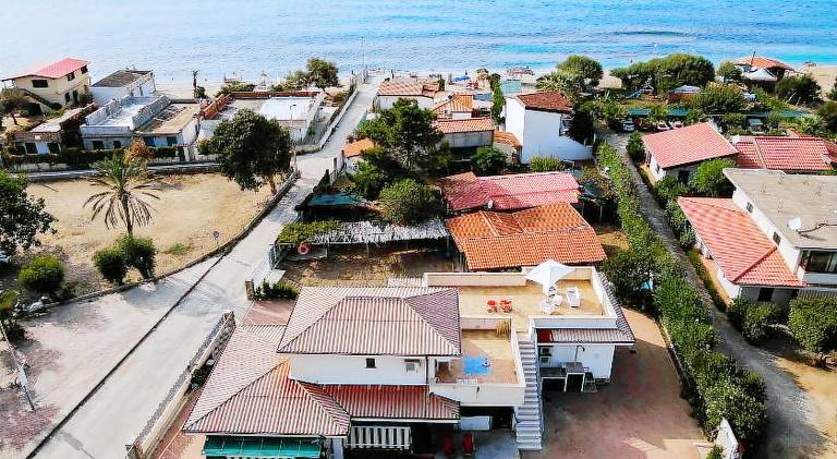 Children-friendly charming holiday apartment with grill, yard & terrace | Beach nearby | Pet-friendly in Tropea