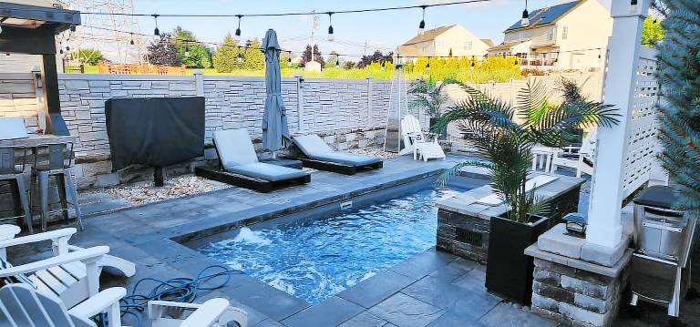 Condo Eastlawn Gardens