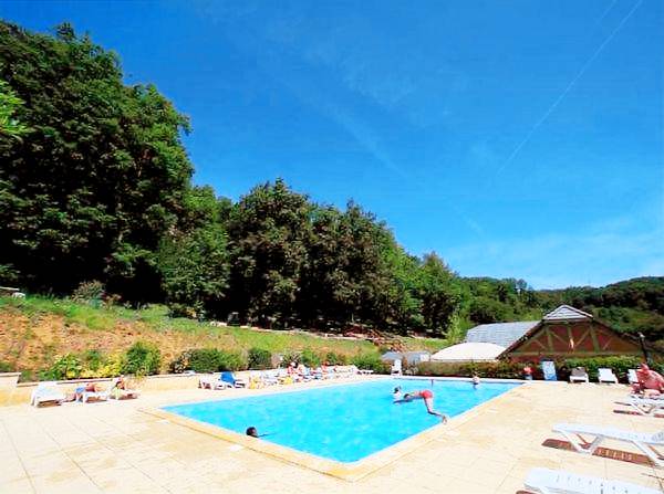 Chalet nature et lac dans parc residentiel de loisirs — photo 4