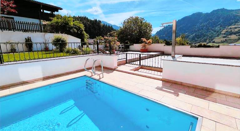 Holiday apartment with garden, BBQ & pool — photo 3