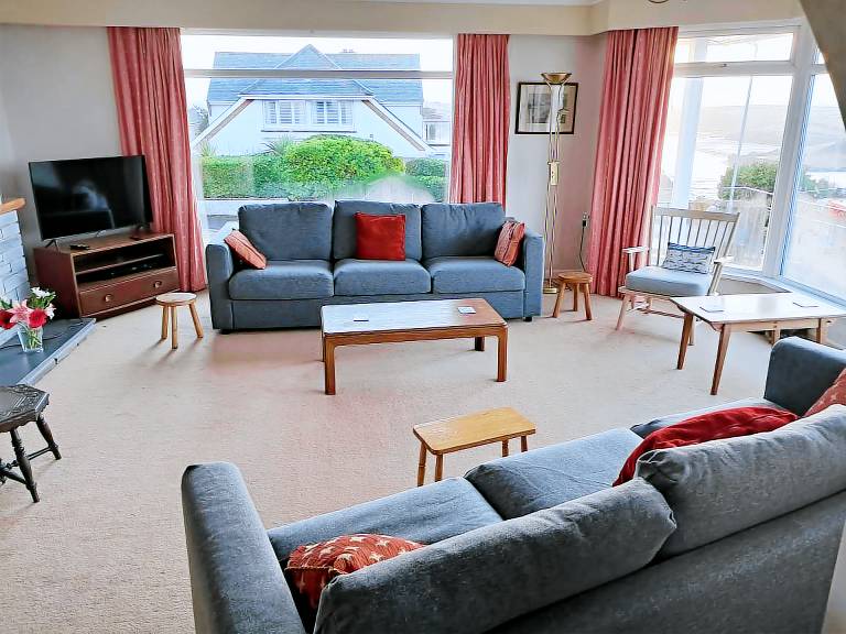 Family-friendly cottage with yard | Beach view | Beach nearby | Pets are welcome — photo 4