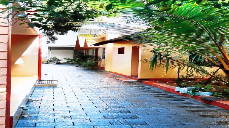 Back Packers Cochin Villa