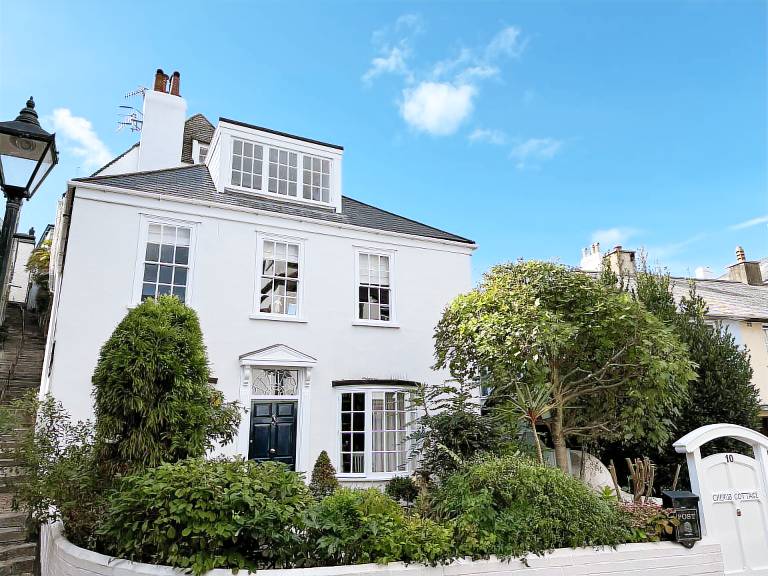 Cottage with garden | City view — photo 2