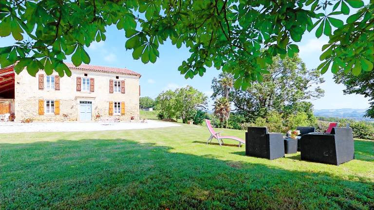 Fully equipped charming vacation home with terrace, fast internet & barbeque | Garden view | Perfect for remote work | Pet-friendly — photo 2