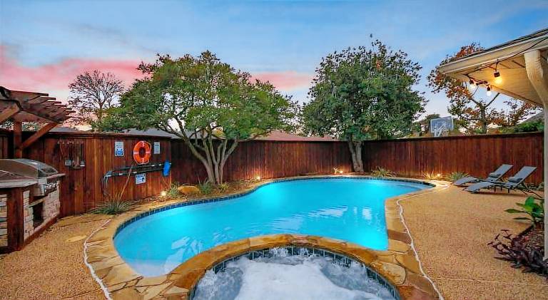 House with pool in Richardson, TX