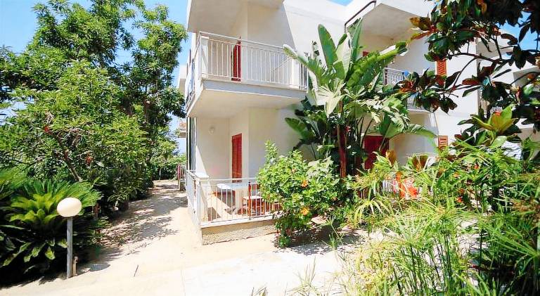 Pleasant serviced apartment with barbeque & pool | Close to the beach | Good for workation | Dogs allowed — photo 2