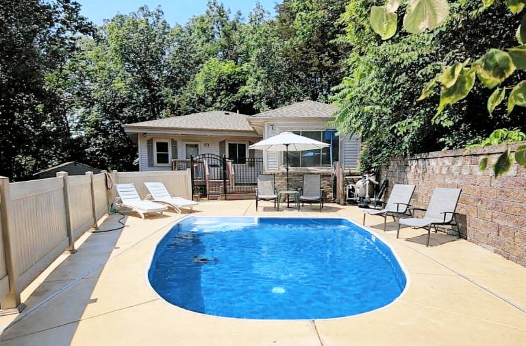 House Worth Township
