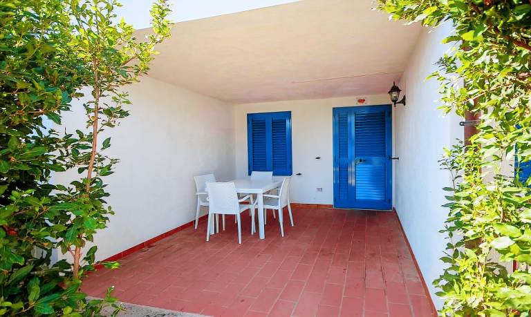 Villa with terrace, garden & barbeque | Beach view — photo 3