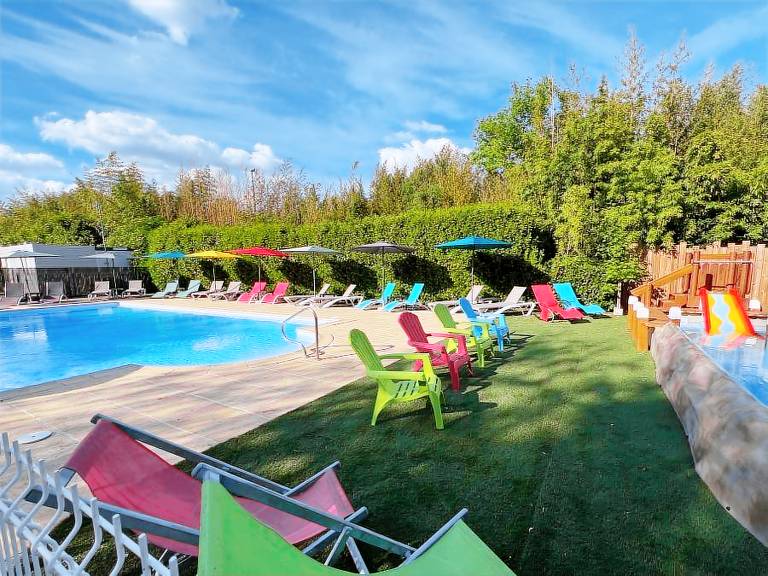 Family-oriented mobile home with heated pool, BBQ & terrace | Pets allowed — photo 3