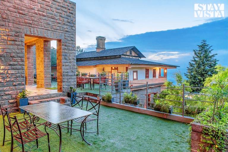 Villa with yard — photo 4