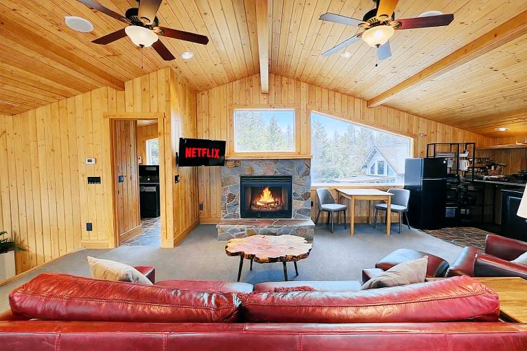 Vacation home with patio — photo 5