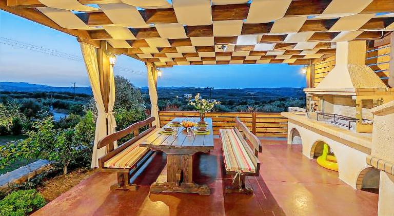 Villa with private pool, hot tub & grill — photo 3