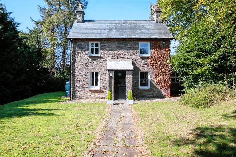 Fully equipped cottage with barbeque | Pets allowed in Usk