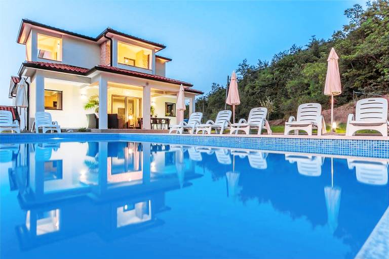 Family-friendly rental with BBQ, yard & pool | Pool view | Pets are welcome in Labin