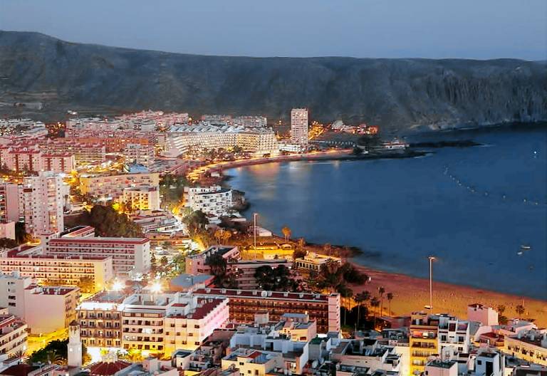 Totally renovated holiday accommodation "Los Cristianos 2-bed beach property" in Santa Cruz de Tenerife