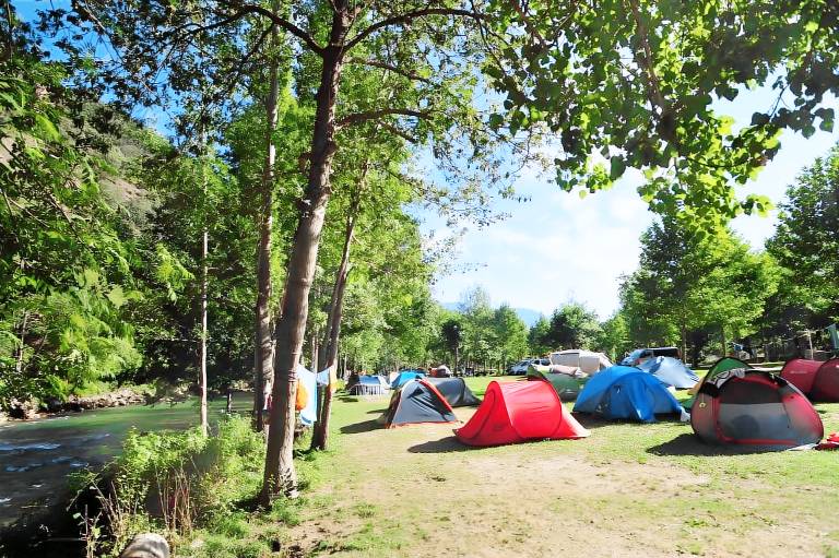 10 Bed Shared Room - Camping next to the river — photo 4