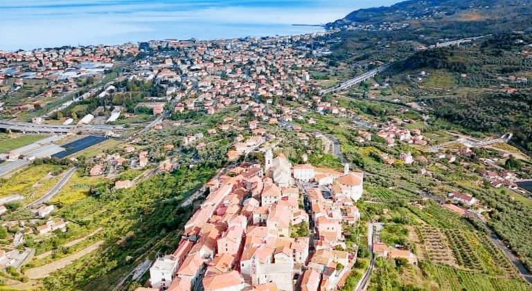 Vacation home with 2 rooms for 5 persons in Diano Marina